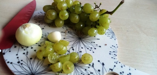 Teľacie soté na bielom víne so šalviou a s bielym hroznom (fotorecept) - obrázok 2