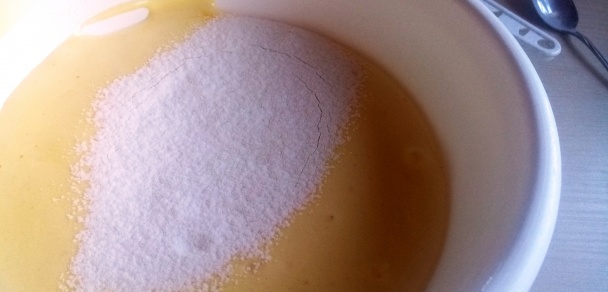 Krémové rezy so želé piškótami a s medovinou (fotorecept) - obrázok 2