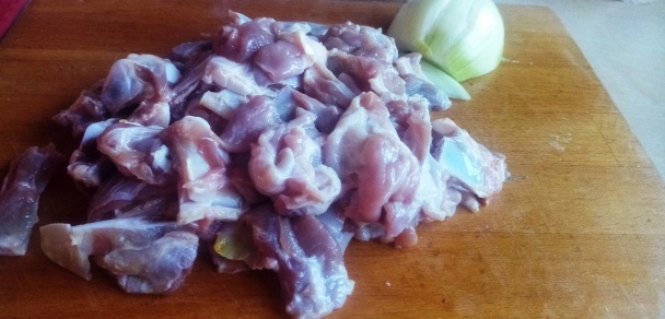 Pastiersky jahňací rebierkový perkelt na červenom víne so saturejkou (fotorecept) - obrázok 3