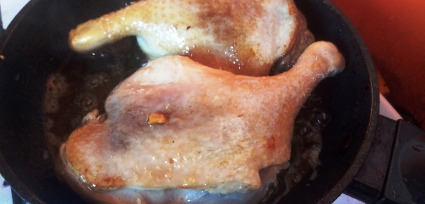 Pečené husacie stehná s lokšami a červenou kapustou (fotorecept) - obrázok 3