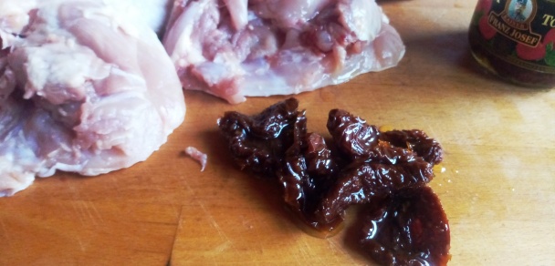 Sušenými paradajkami plnené kuracie stehná s višňovým likérom (fotorecept) - obrázok 3