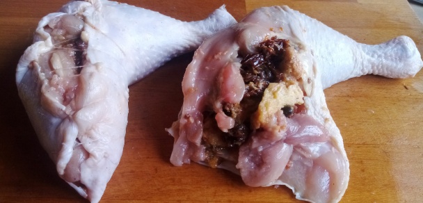 Sušenými paradajkami plnené kuracie stehná s višňovým likérom (fotorecept) - obrázok 4