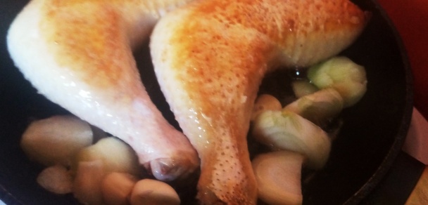 Sušenými paradajkami plnené kuracie stehná s višňovým likérom (fotorecept) - obrázok 8