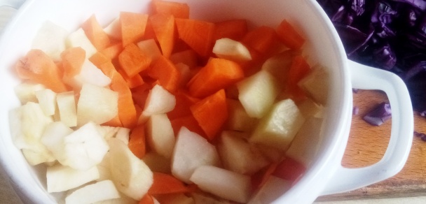 Hovädzie kocky v červenej kapuste (fotorecept) - obrázok 7