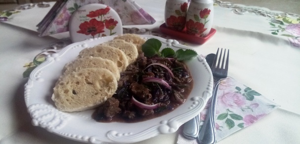 Hovädzie kocky v červenej kapuste (fotorecept) - obrázok 14