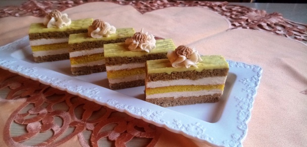 Škoricovo-citrónové rezy s vínovým krémom (fotorecept) - obrázok 14