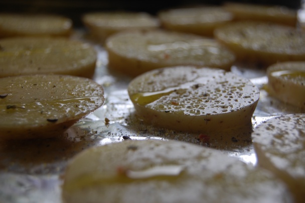 Pečené bylinkové zemiaky - obrázok 1