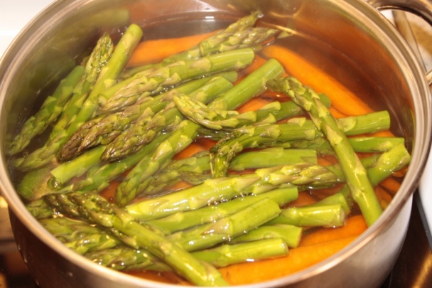 Jarný šalát zo špargle, cvikle a baby carrots (fotorecept) - obrázok 5