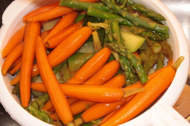 Jarný šalát zo špargle, cvikle a baby carrots (fotorecept) - obrázok 7