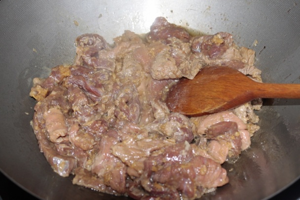 Hovädzie s brokolicou a zelerom - obrázok 5