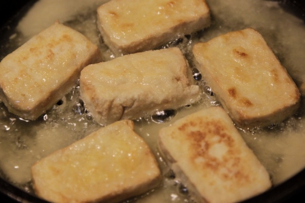 Chrumkavé tofu s ostrou sójovou omáčkou - obrázok 5