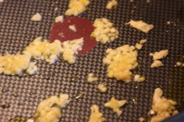 Pstruh s olivovou salsou a špenátová quinoa (fotorecept) - obrázok 3