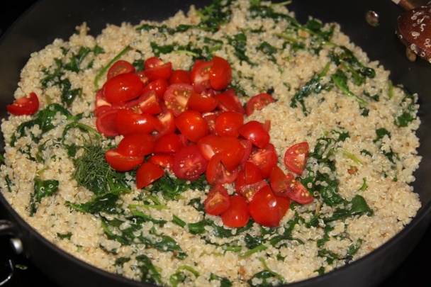 Pstruh s olivovou salsou a špenátová quinoa (fotorecept) - obrázok 5
