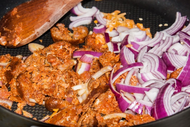 Zapekané penne so zeleninou, fazuľou a klobásou (fotorecept) - obrázok 1