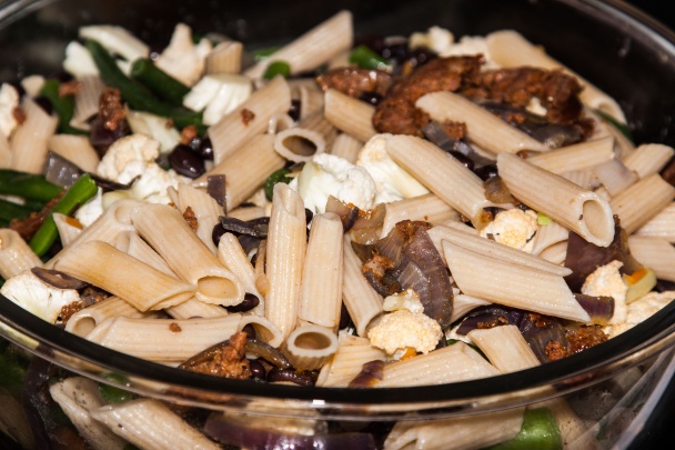 Zapekané penne so zeleninou, fazuľou a klobásou (fotorecept) - obrázok 2