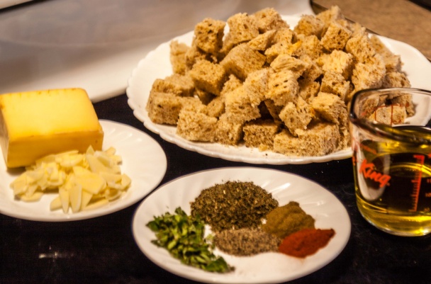 Bylinkové krutóny s cesnakom a so syrom (fotorecept) - obrázok 1