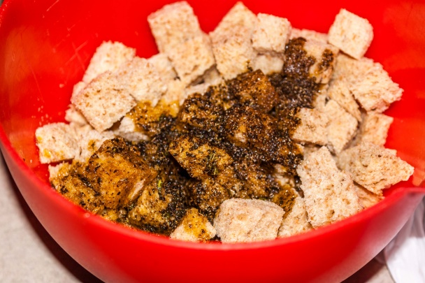 Bylinkové krutóny s cesnakom a so syrom (fotorecept) - obrázok 4