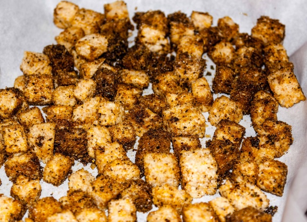 Bylinkové krutóny s cesnakom a so syrom (fotorecept) - obrázok 5