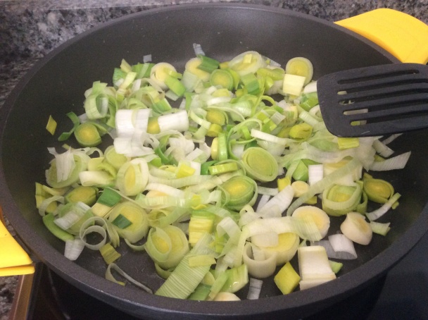 Ryba s pórom a zemiakmi v jednom hrnci - Peix amb porros i patates a la caçola (fotorecept) - obrázok 2