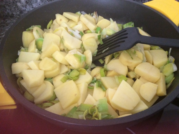 Ryba s pórom a zemiakmi v jednom hrnci - Peix amb porros i patates a la caçola (fotorecept) - obrázok 3