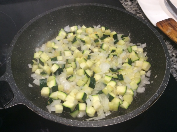 Pikantný šalát z cukety a cíceru (fotorecept) - obrázok 1