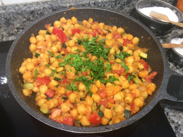 Pikantný šalát z cukety a cíceru (fotorecept) - obrázok 2