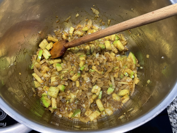 Polievka zo sladkých zemiakov s jablkom (fotorecept) - obrázok 1