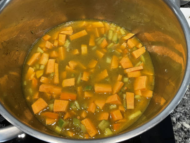 Polievka zo sladkých zemiakov s jablkom (fotorecept) - obrázok 2