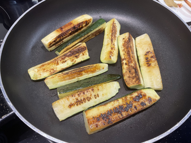 Teplý cuketový šalát s fetou (fotorecept) - obrázok 1