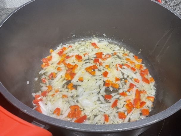 Cestoviny s paradajkovou omáčkou a mäsovými guľkami (fotorecept) - obrázok 1