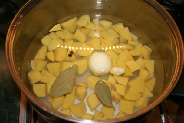 Zemiaková polievka na kyslo s pňovkami - obrázok 1