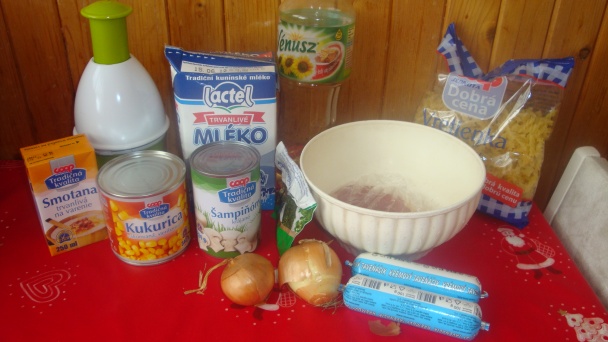 Rýchle smotanovo-syrové cestovinky s kuracím mäskom - obrázok 1