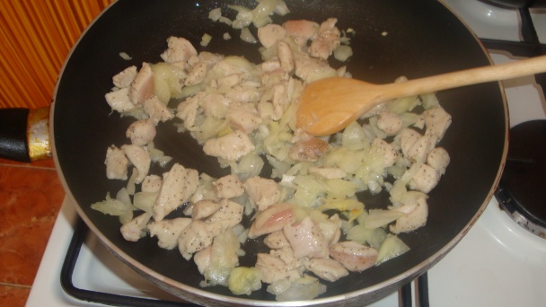 Rýchle smotanovo-syrové cestovinky s kuracím mäskom - obrázok 3