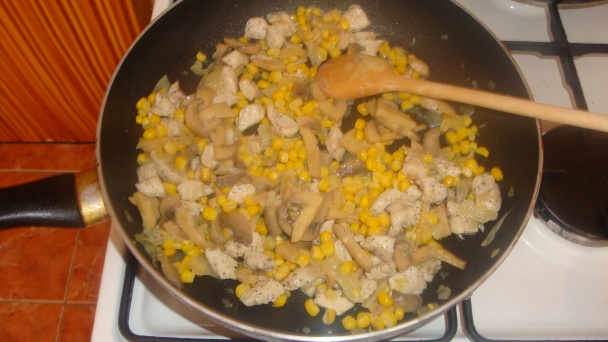 Rýchle smotanovo-syrové cestovinky s kuracím mäskom - obrázok 5