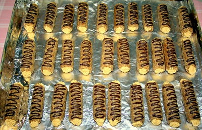 Nepečené orechové trubičky plnené šľahačkou - obrázok 4