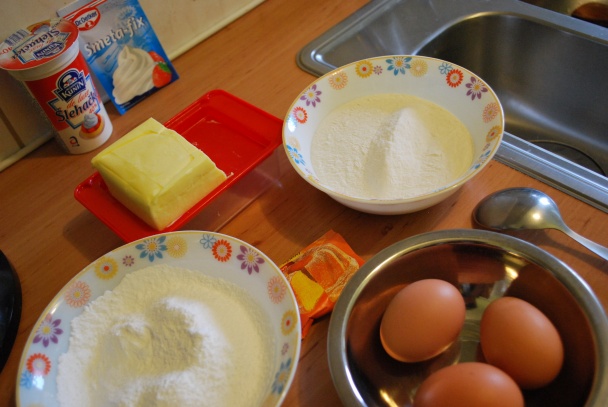 Torta z piškótového cesta so zaváraným ovocím - obrázok 1