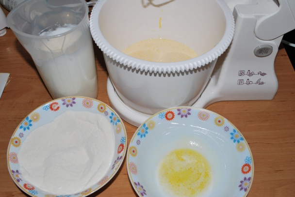 Torta z piškótového cesta so zaváraným ovocím - obrázok 2