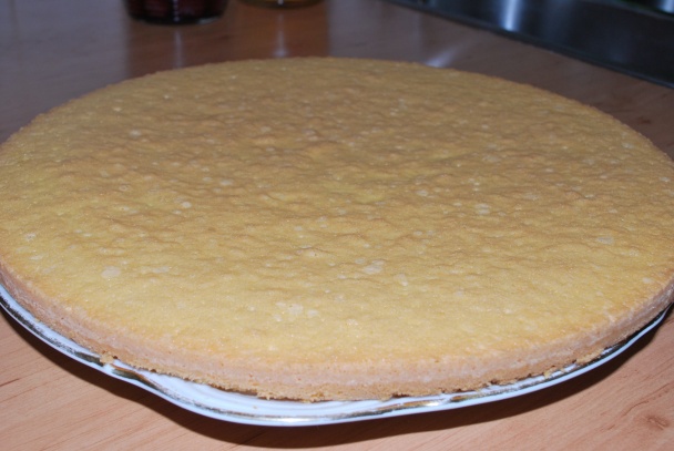 Torta z piškótového cesta so zaváraným ovocím - obrázok 4