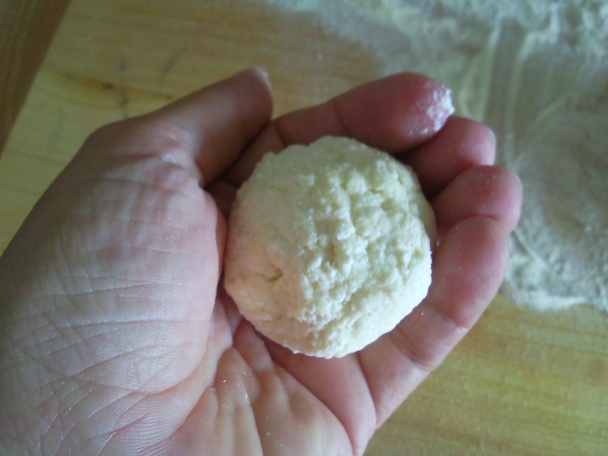 Tvarohové guľky s jahodami - obrázok 7