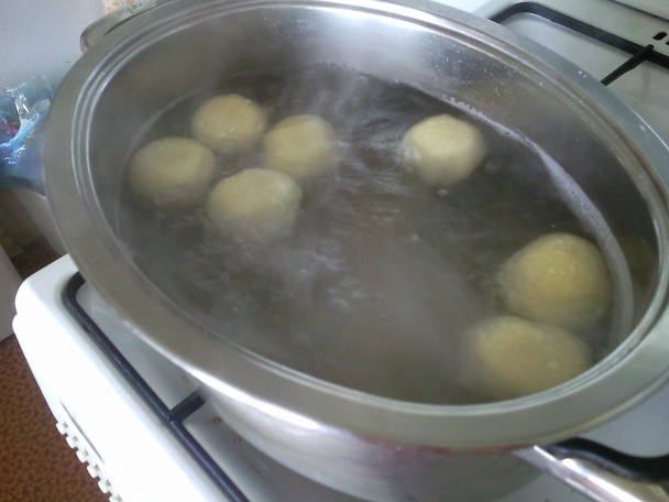 Tvarohové guľky s jahodami - obrázok 9