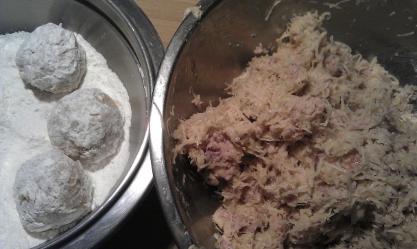 Revúcke guľky s údeným mäsom aj zapečené (fotorecept) - obrázok 4