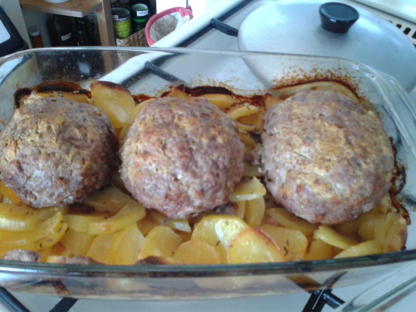 Fašírka pečená so zemiakmi - obrázok 2
