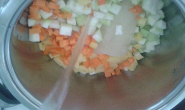 Cesnaková polievka z kalabasy - indickej uhorky (fotorecept) - obrázok 3