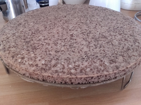 Orechový koláč s bublinkovou vodou (fotorecept) - obrázok 4