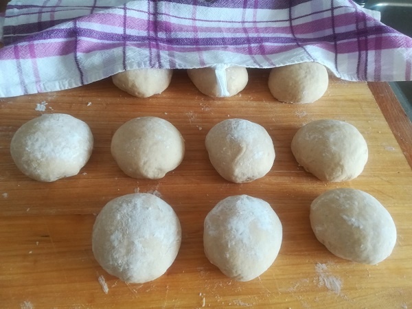 Kváskové mliečne cesto na sladké alebo slané žemle (fotorecept) - obrázok 3