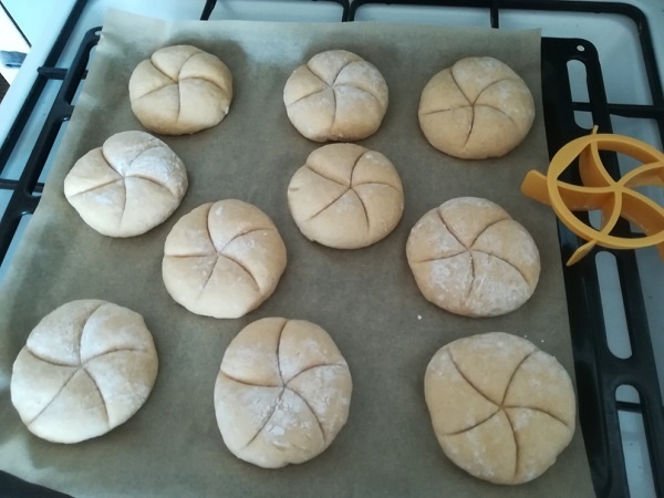 Kváskové mliečne cesto na sladké alebo slané žemle (fotorecept) - obrázok 4