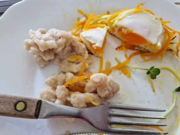 Cuketovo-mrkvové hniezda s vajíčkom a kalerábovými haluškami (fotorecept) - obrázok 7