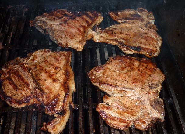 T bone steak s rukolovým šalátom a aioli - obrázok 1
