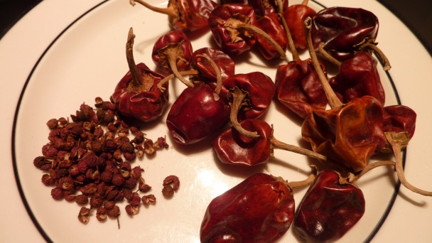 Sečuánska štipľavo-korenistá ryba Kung Pao  - obrázok 1