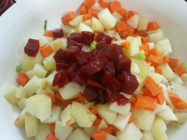 Ruzovy Zemiakovy salat  - obrázok 1
